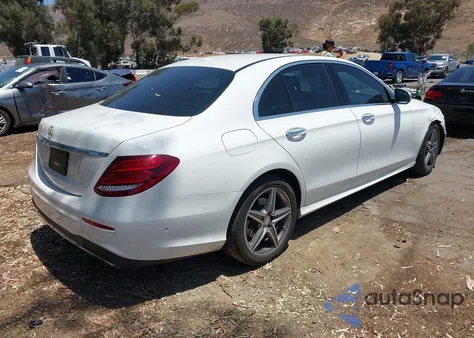 2017 Mercedes-Benz E 300 z USA, uszkodzony, nr VIN WDDZF4JB2HA008108